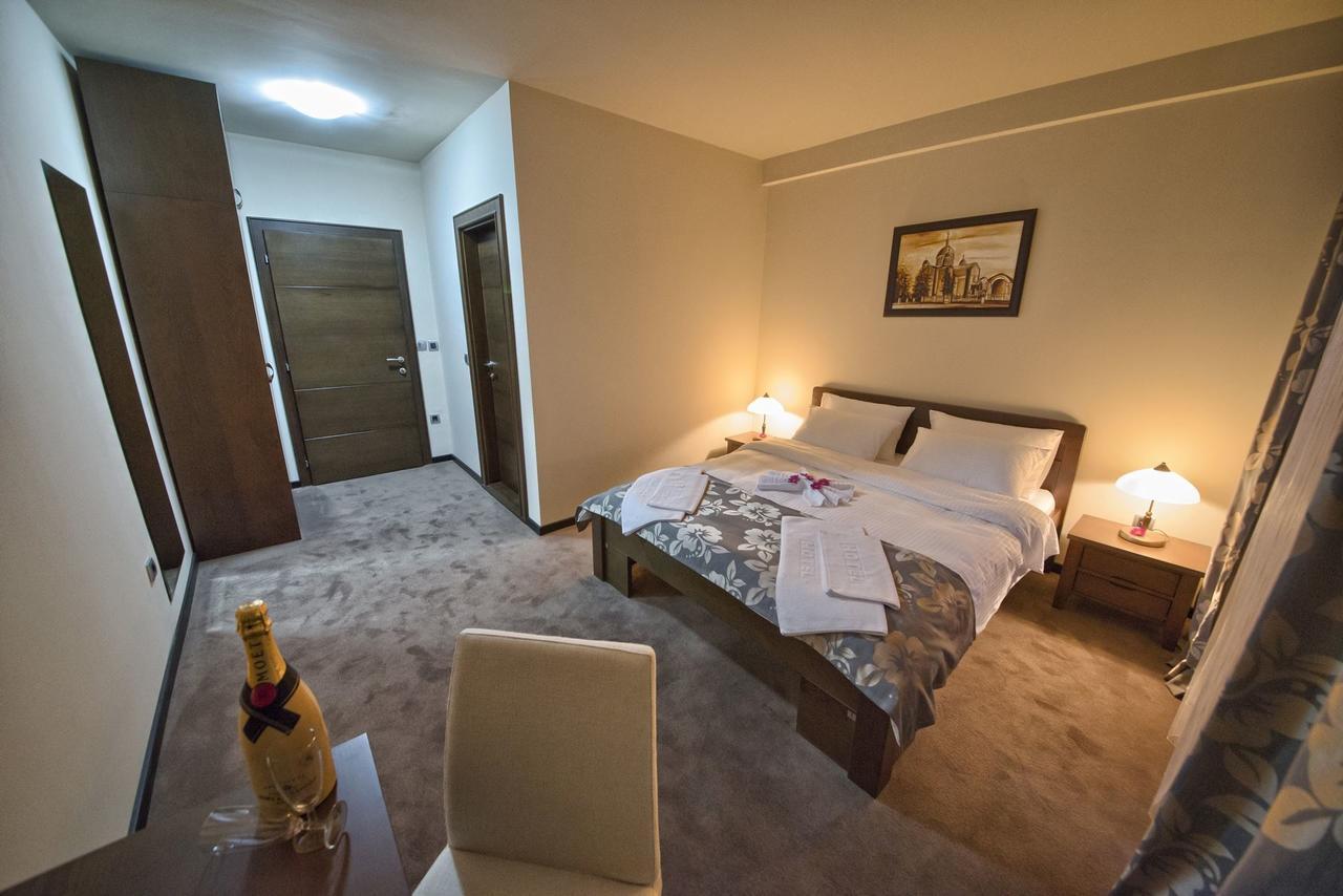 Garni Hotel Central Lux Kragujevac Exterior foto