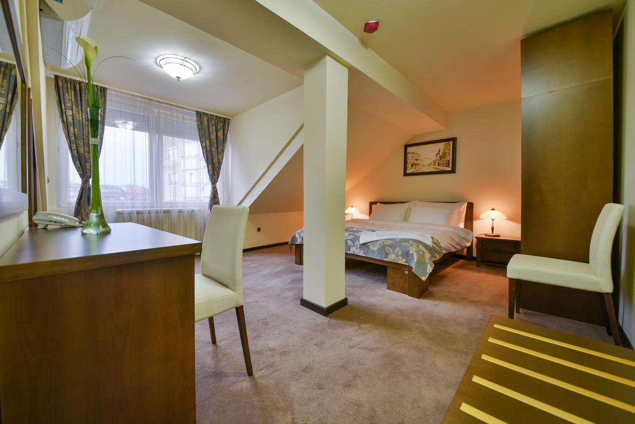 Garni Hotel Central Lux Kragujevac Exterior foto